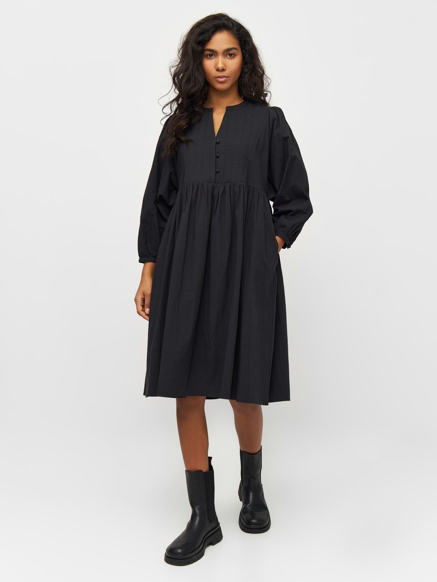 Kleid Heavy seersucker A-shape midi dress - Black Jet - KnowledgeCotton