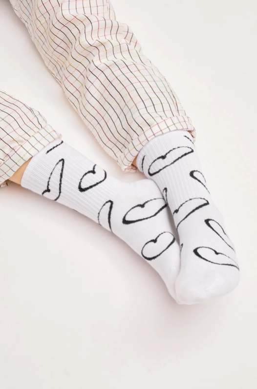 Weiße Tennissocken mit Herzen