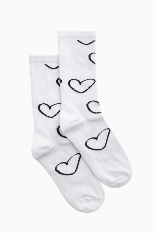 Weiße Tennissocken mit Herzen